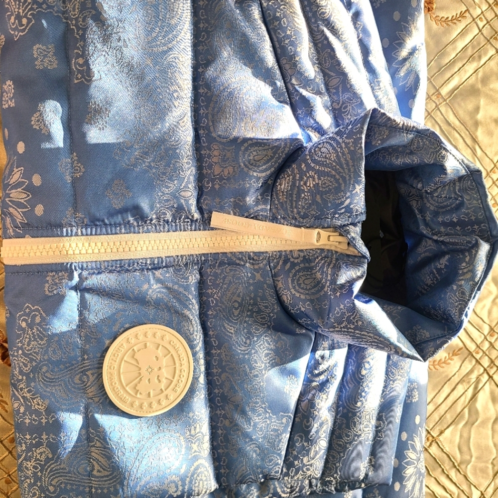 Unisex Concepts Canada Goose Collab Vest Small New with Tags Blue Bandana Print